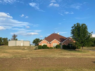 1110 Waterford Dr, Waxahachie, TX 75167