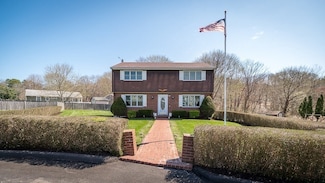 6 Saint Peters Ln, Gloucester, MA 01930