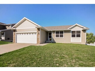7106 Three Lakes Pkwy, Des Moines, IA 50320