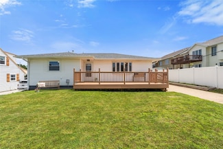 2469 1st St SW, Cedar Rapids, IA 52404