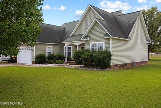 490 Arden Ridge Dr, Grimesland, NC 27837