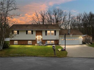 3 Manor Ct E, Oriskany, NY 13424