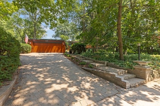 625 Midway Park, Glen Ellyn, IL 60137