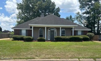 9930 Crooked Creek Cir, Byram, MS 39272