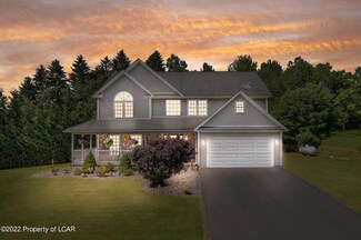 1521 Laurel Dr, Mountain Top, PA 18707