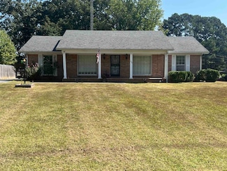 1420 Virginia Dr, Bolivar, TN 38008