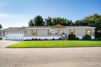 14448 Devon Dr, West Olive, MI 49460