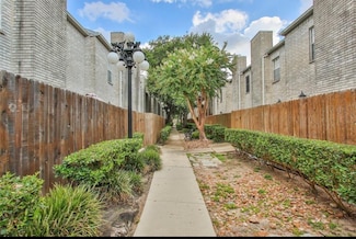 17577 Red Oak Dr Unit 7577, Houston, TX 77090