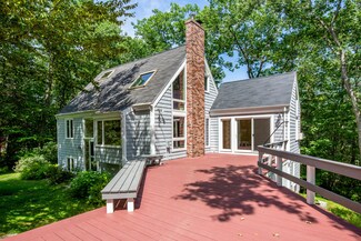 2 Winterview Rd, Freeport, ME 04032