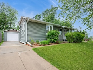 4404 Loraine St NE, Cedar Rapids, IA 52402