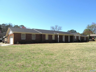 2405 College St SE, Decatur, AL 35601