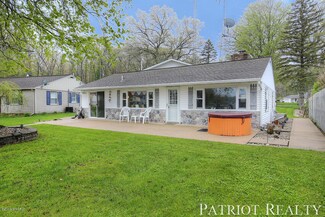 1751 E Hess Lake Dr, Grant, MI 49327