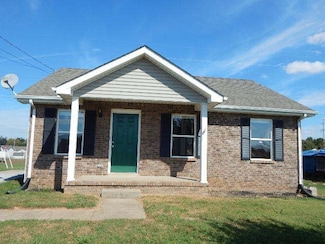 121 Waterford Dr, Oak Grove, KY 42262