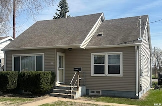 929 Dunnburr St, Camanche, IA 52730