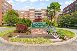 230 Garth Rd Unit 1A1, Scarsdale, NY 10583