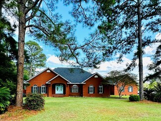 208 Berry Dr, Broxton, GA 31519