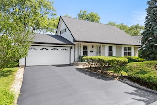 326 Dorchester Ln, Elk Grove Village, IL 60007