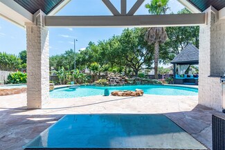 1007 Island View St, Kemah, TX 77565