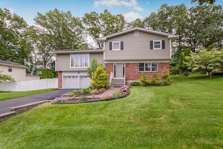 127 Parkview Rd, Elmsford, NY 10523
