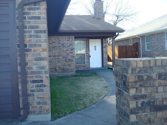 615 NW Renfro St, Burleson, TX 76028