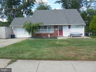 33 Viewpoint Ln, Levittown, PA 19054