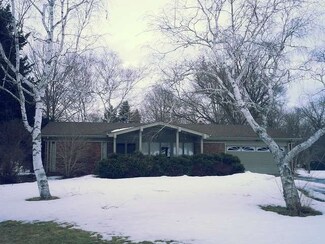 5 Plum Ct, Sleepy Hollow, IL 60118
