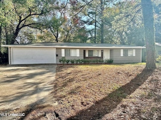 132 Glenside Dr, Jackson, MS 39211