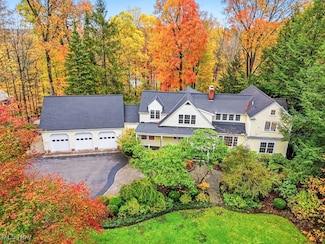 50 Park Ln, Chagrin Falls, OH 44022