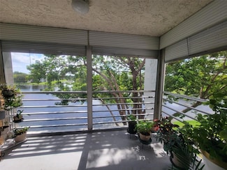 9235 Lagoon Place Unit 403, Davie, FL 33324