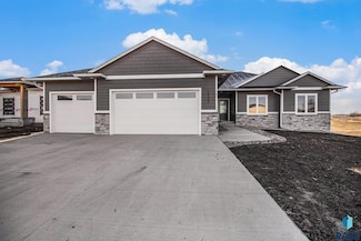 5505 E Morningside Cir, Sioux Falls, SD 57110