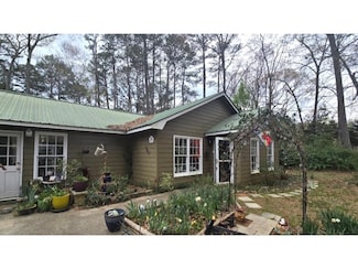 379 Cross Creek Ct, Auburn, GA 30011