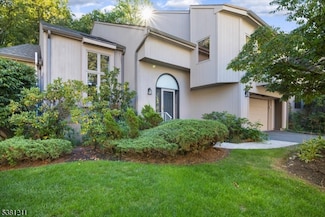 38 Robinhood Dr, Mountain Lakes, NJ 07046