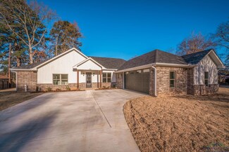 104 Northcastle St, Longview, TX 75604