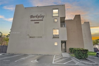 10900 SW 104th St Unit 218, Miami, FL 33176