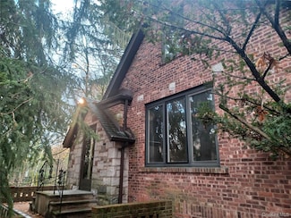 201 Old Mountain Rd N, Nyack, NY 10960