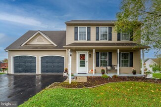 375 Pebble Beach Dr, Mount Wolf, PA 17347