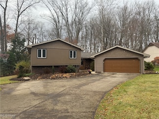 8266 Pebble Creek Ct, Chagrin Falls, OH 44023