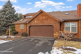 6 Tracey Ct, Troy, NY 12180