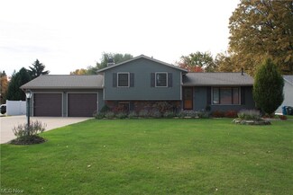 5104 Fox Ridge Dr, North Canton, OH 44720