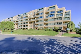 1000 Gates Ct Unit 1047, Morris Plains, NJ 07950