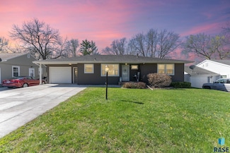 519 6th St NE, Madison, SD 57042