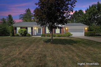 830 Greenbrier Dr SE, Grand Rapids, MI 49546