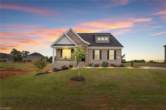 8117 Back Nine Dr, Stokesdale, NC 27357