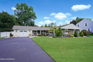 18 Chamber Ln, Manalapan, NJ 07726