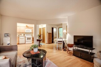 2425 E Franklin Ave Unit 207, Minneapolis, MN 55406