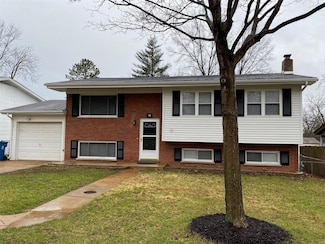 58 Hillcrest Blvd, Ballwin, MO 63021