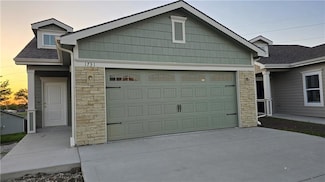 1731 Elderberry Ln, Ottawa, KS 66067
