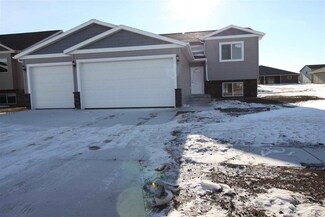 18 Spencer St, Surrey, ND 58785