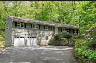 96 Bay Rd, Halesite, NY 11743