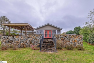 423 Coggins Shore Rd, Inman, SC 29349
